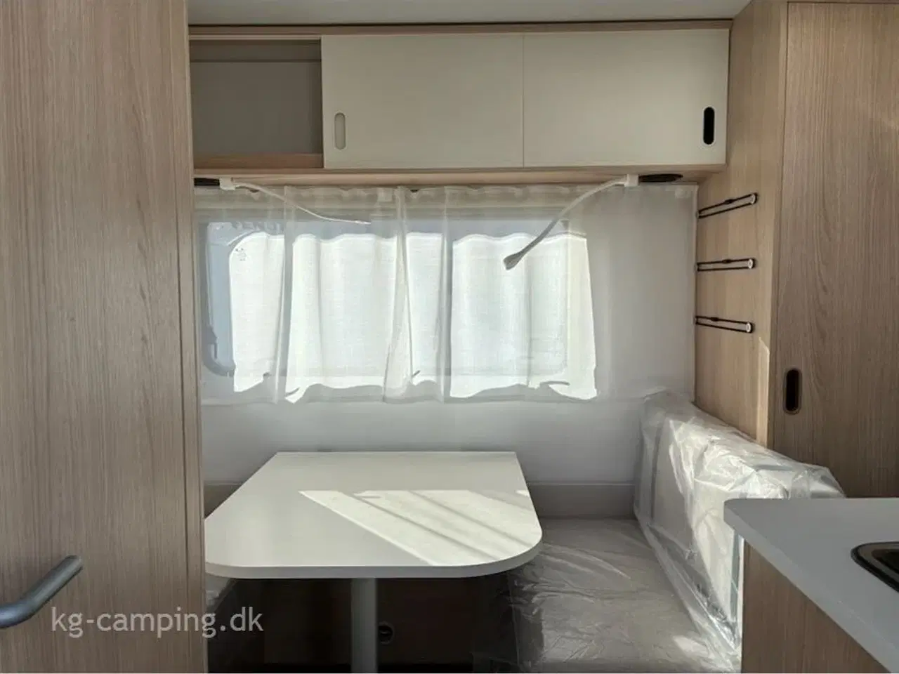 Billede 3 - 2026 - Adria Aviva 400 PS   Super Rejsevogn med lav vægt og dobbelt seng