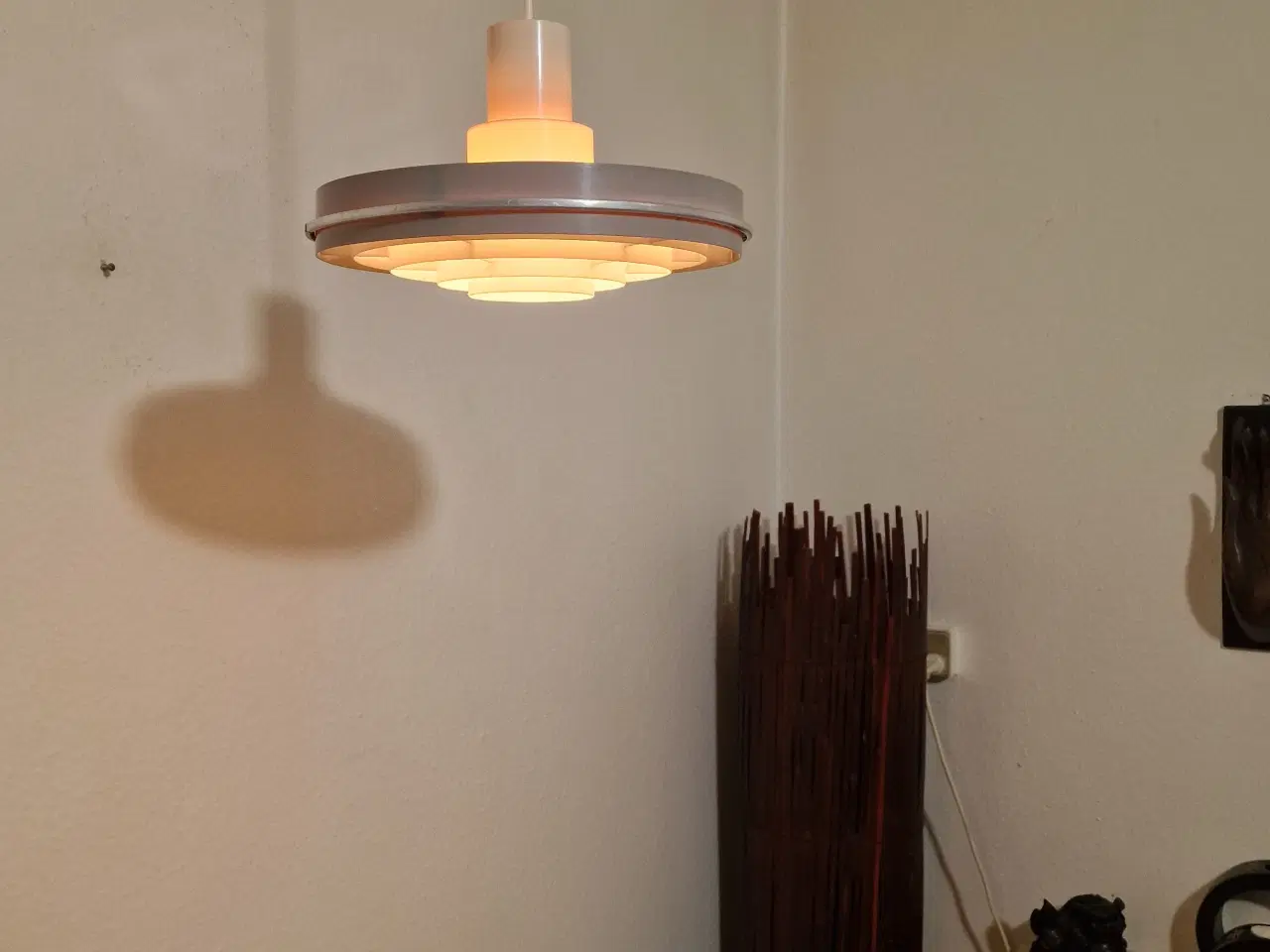 Billede 8 - Fed Space-Age pendel i plast fra 1970'erne.