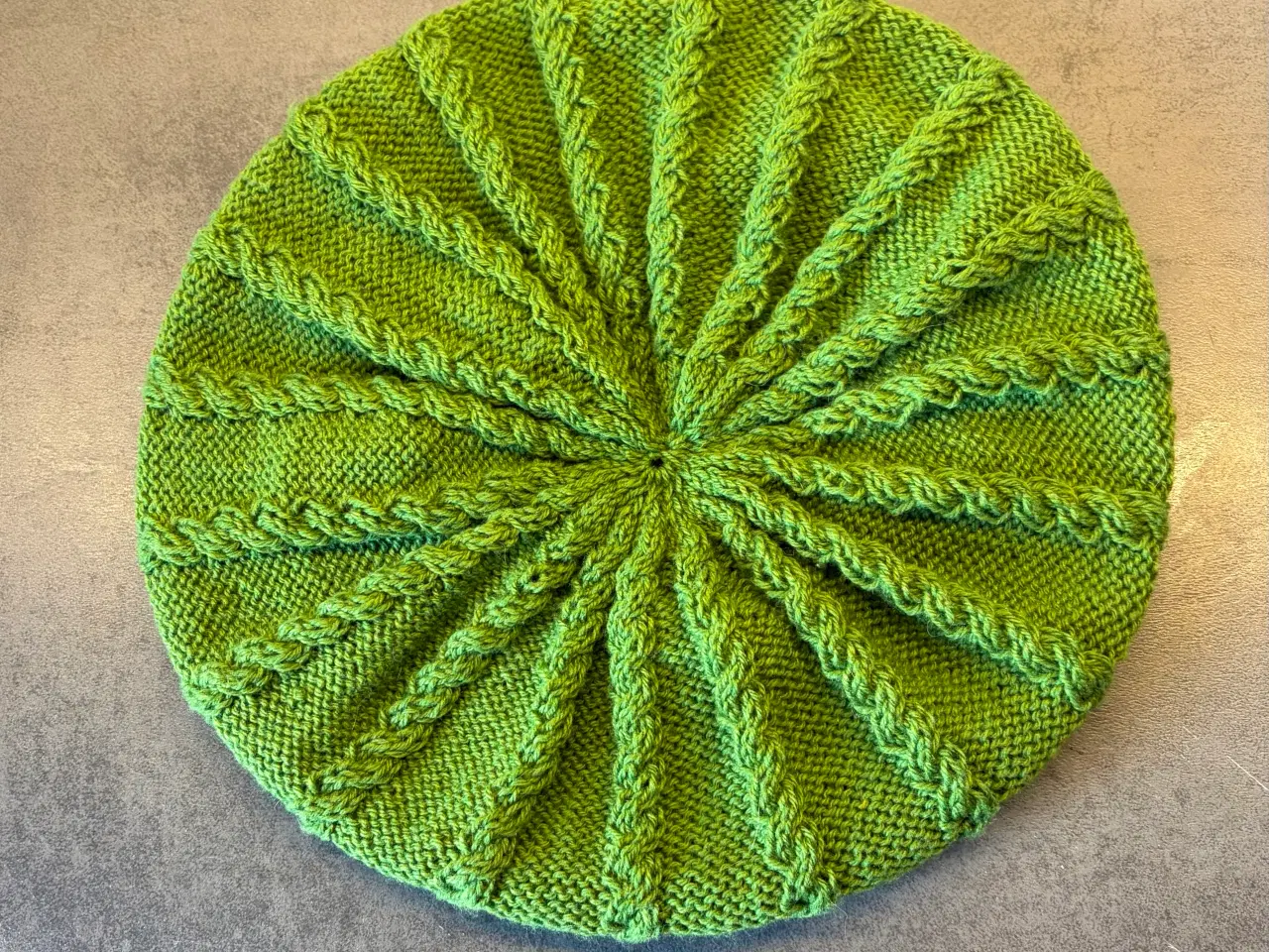 Billede 4 - Strikhue som Dronning Mary