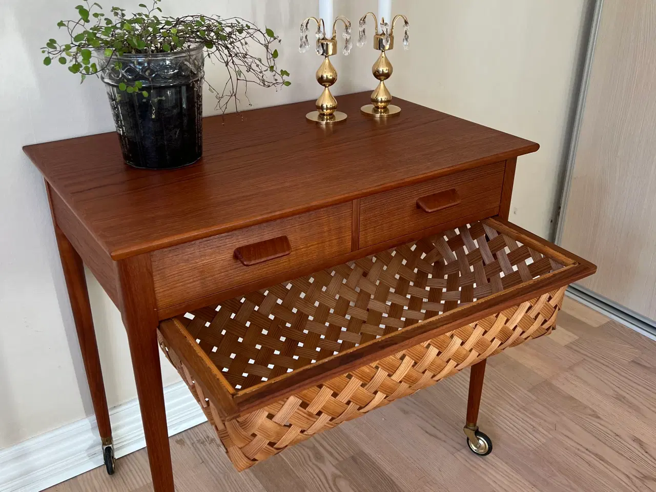 Billede 2 - Smukt teak sybord fra 60’erne i dansk design 