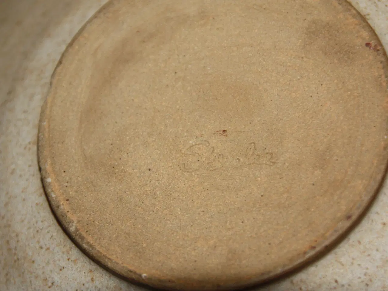 Billede 4 - Keramisk skål med stempel i bunden