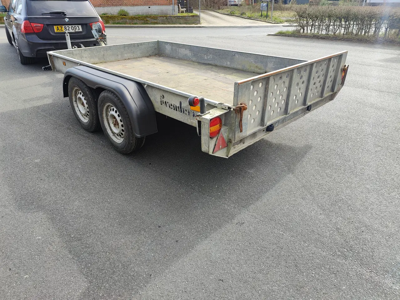 Billede 2 - Nysynet Brenderup 2500kg maskintrailer med tip