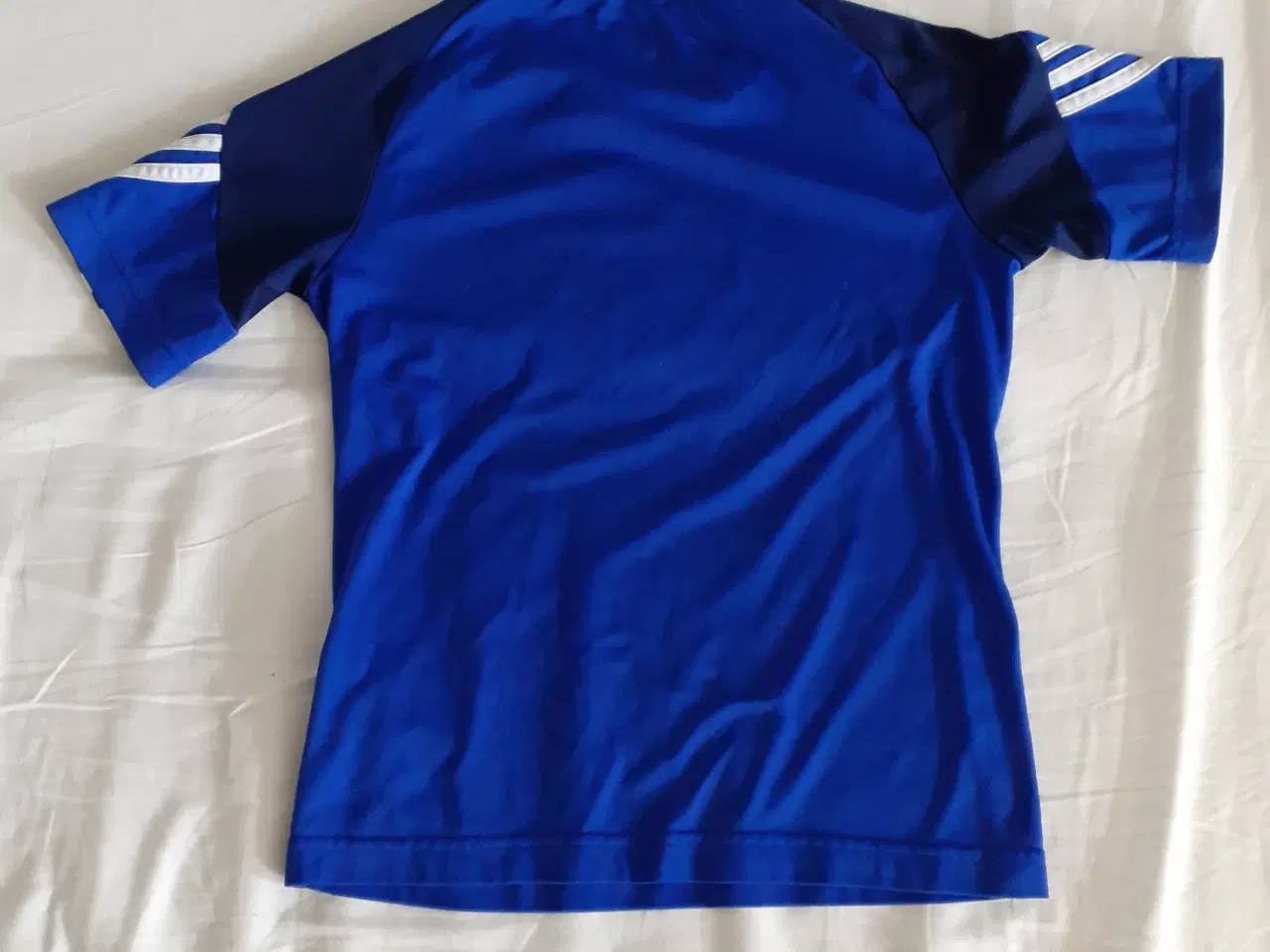 Billede 2 - Adidas T-shirt str 152