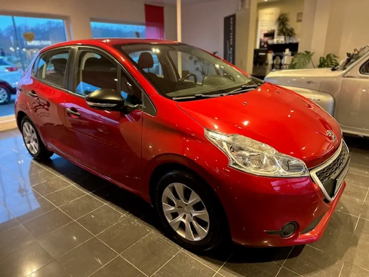 Billede 4 - 208 med fuld service.