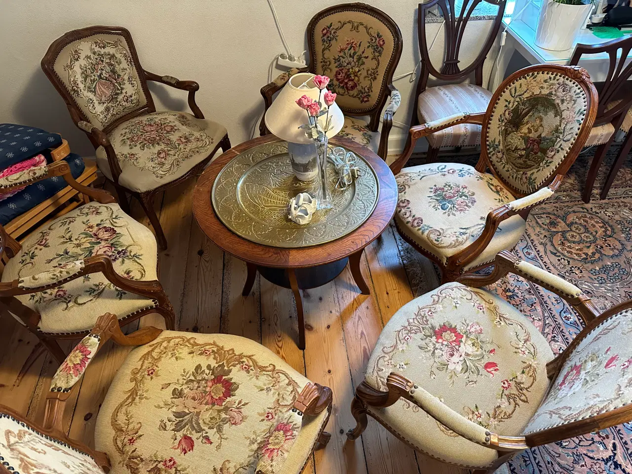 Billede 4 - Rokkostole, bord og sofa sælges
