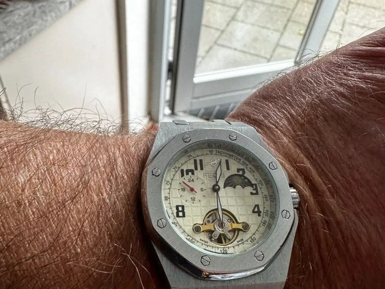 Billede 4 - Lækker Sporty/ Elegant Herre ur automatisk optræk