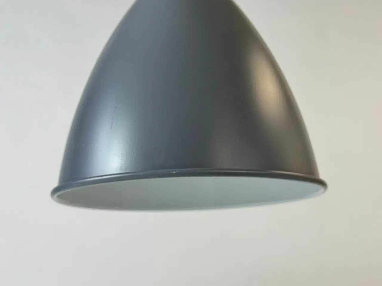 Billede 4 - Gubi BL9 Pendel – Grå/Messing Ø21 cm