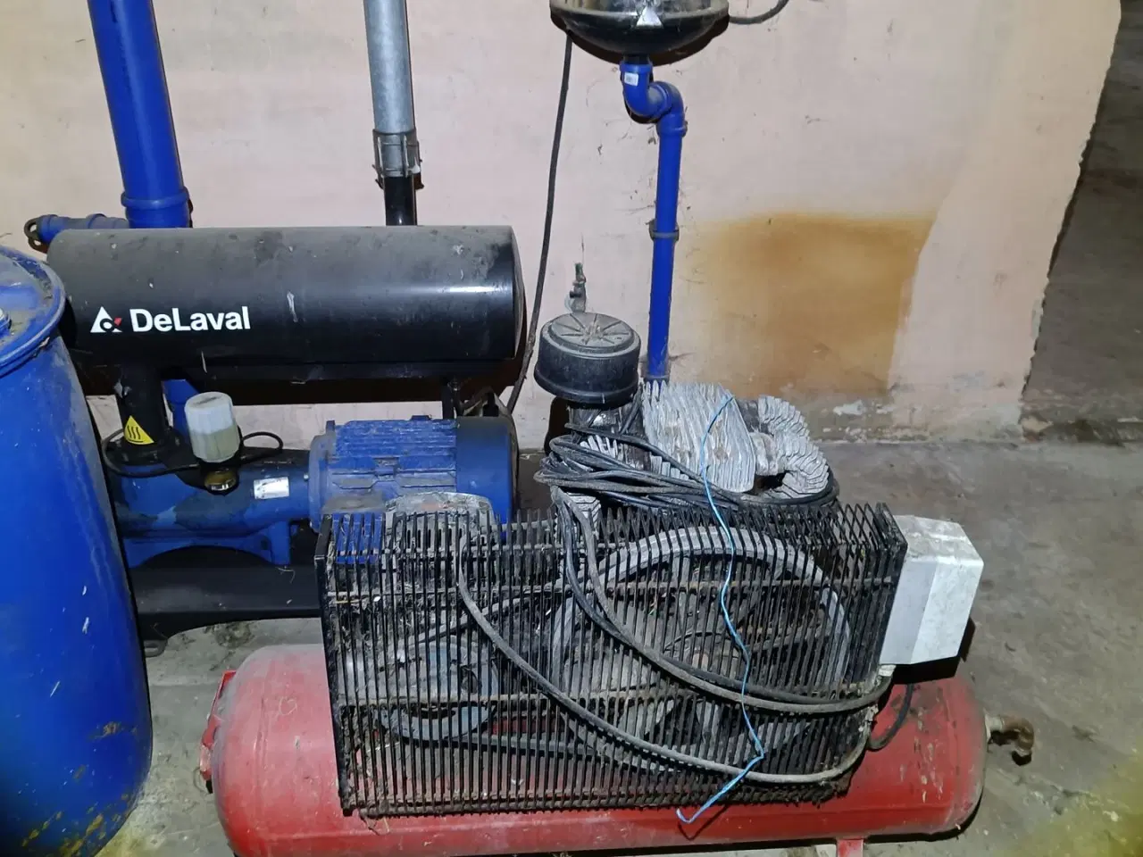 Billede 13 - - - - Malkestalden til 20 stk. med mælkemåler