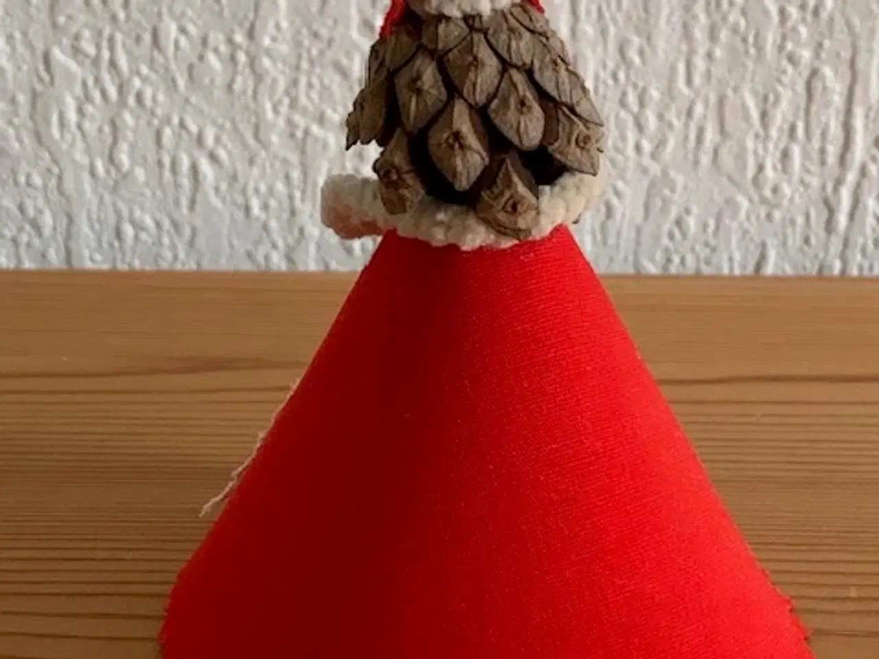 Billede 2 - Nisse pige / koglenisse - håndlavet - EKWK Denmark