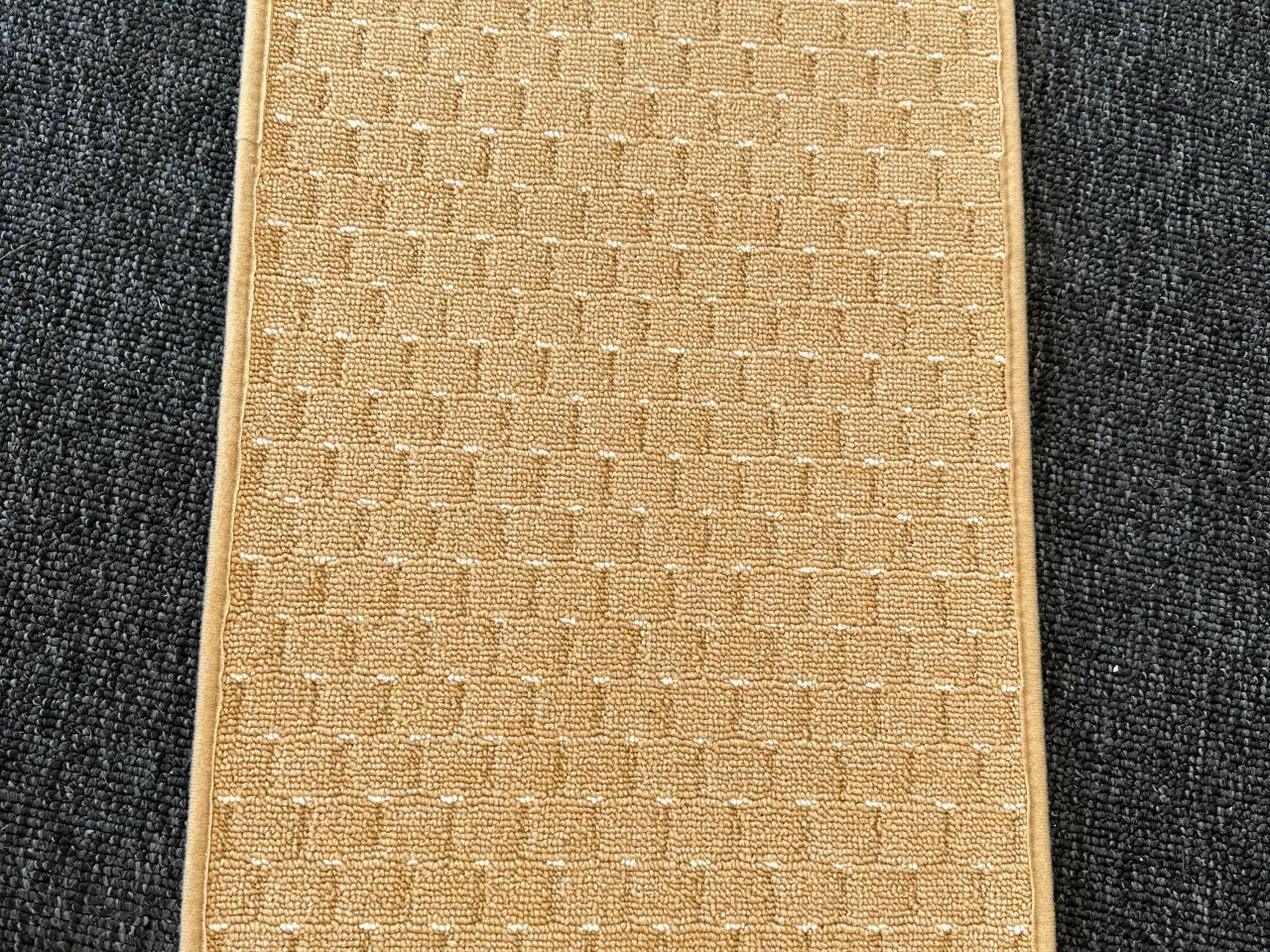 Billede 5 - Gulvtæppe til Hobby campingvogn 