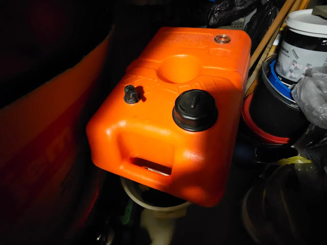 Billede 3 - Brændstoftank næsten ny