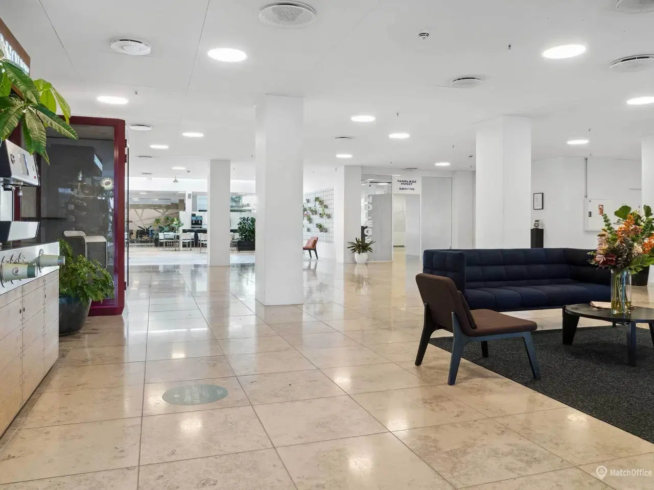 Billede 1 - 318 m2 lyst kliniklejemål i Søborg Tower - Niveaufri adgang og gode fællesfaciliteter