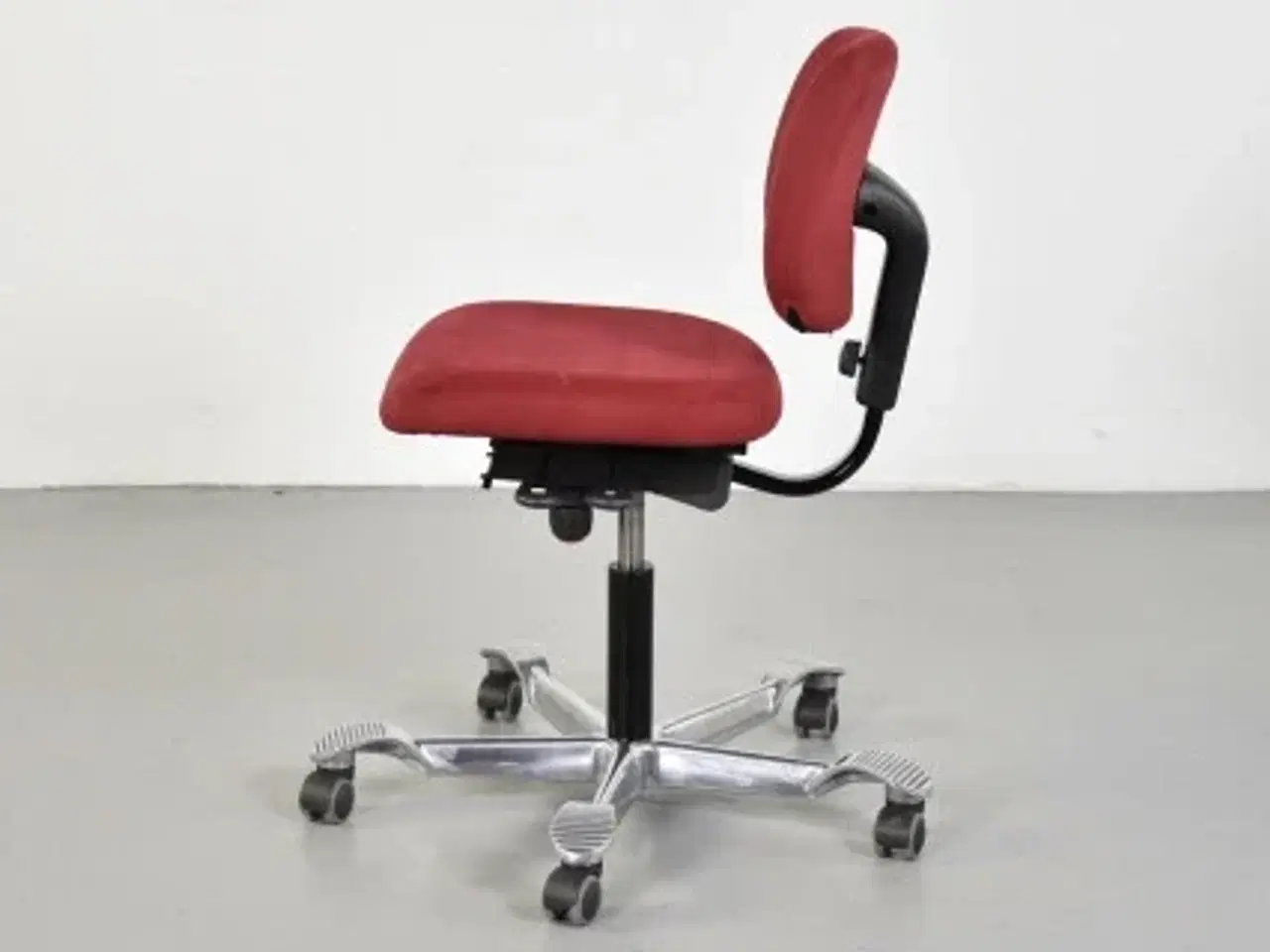 Billede 2 - Häg credo kontorstol med rødt polster og blankt understel