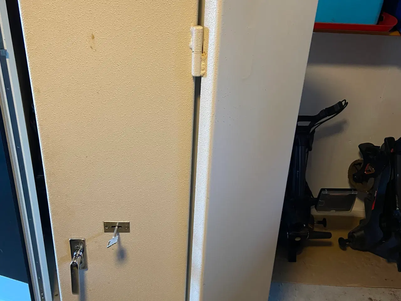 Billede 1 - våbenskab købt hos nystrøm og krabbe 