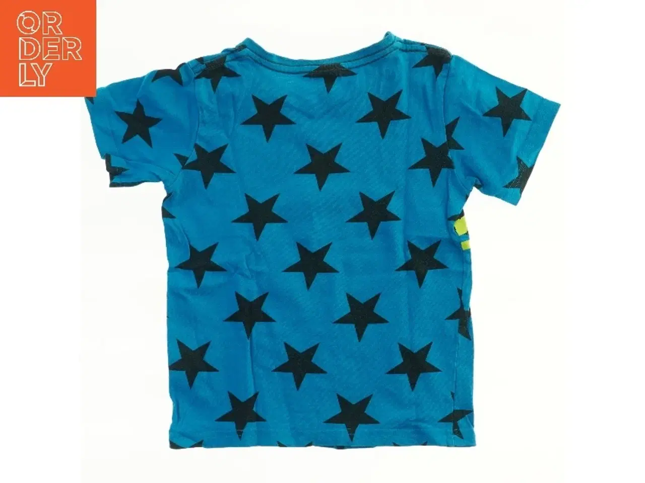 Billede 1 - Blå T-shirt med stjernemotiv og tekst fra Kids Up (str. 110)