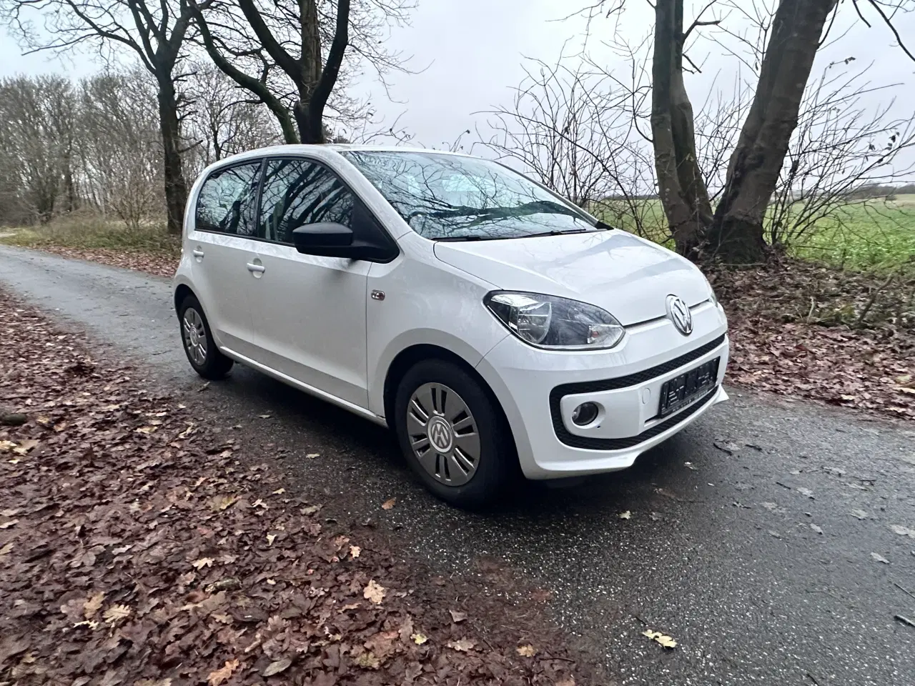Billede 1 - Nysynet vw up, med godt udstyr