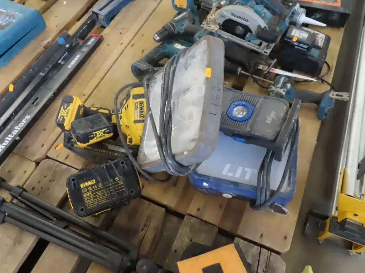Billede 1 - Sømpistol DeWalt inkl. 3 stk. arbejdslamper