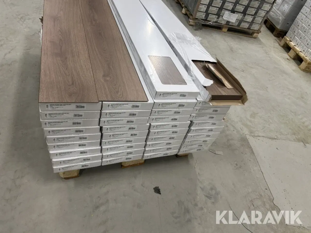 Billede 4 - SPC-gulv Design Boden VE44 Eiche Kalmar røget 99 m2