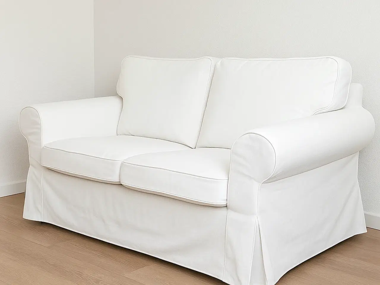 Billede 1 - IKEA Ektorp 2-seat sofa in white, in great conditi