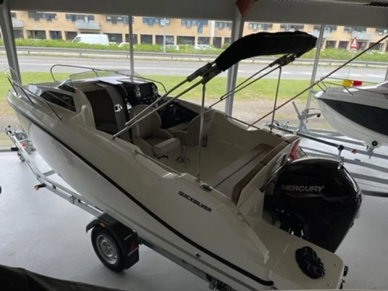 Billede 1 - Quicksilver Activ 555 Cabin med Mercury F100 EFI ELPT (masser af ekstra udstyr)  TILBUD