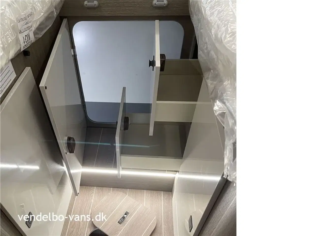 Billede 4 - 2025 - Rollerteam Zefiro 285 TL   Zefiro det helt nye 2025 look med enkeltsenge og vario bad