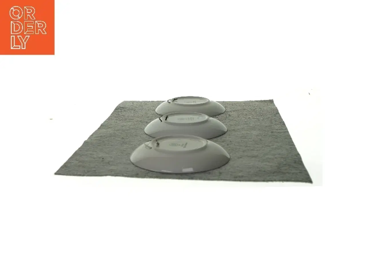 Billede 4 - Tallerkner med mønster (3 stk.) fra BogG (str. Ø:20cm)