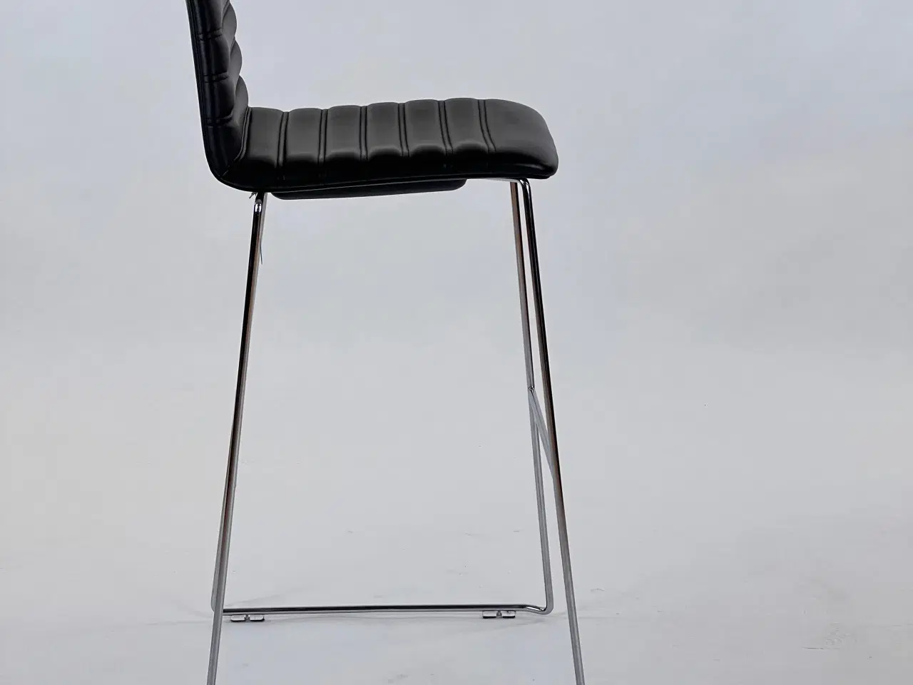 Billede 5 - Paustian - Spinal Chair 44, Sled base chrome, Counter height | Channel stitching, læder