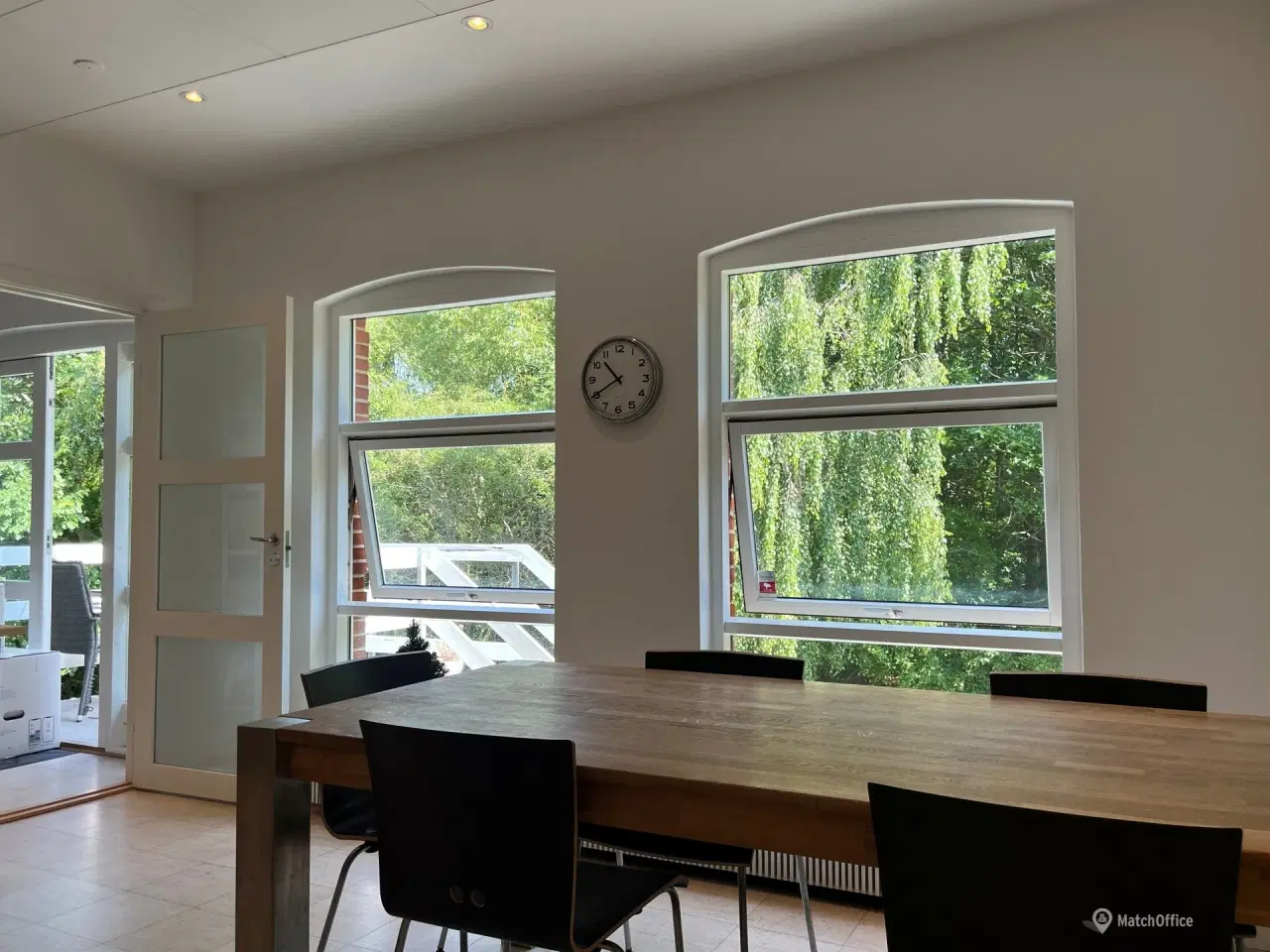 Billede 1 - Pænt og indflytningsklart kontorlejemål beliggende på hele 1. salen