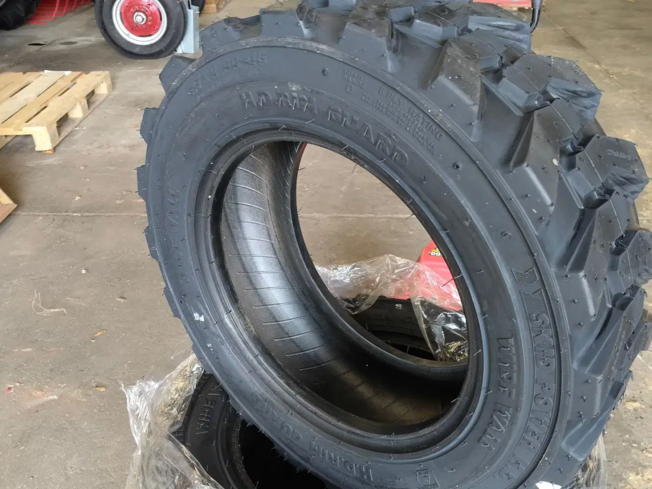 Billede 3 - BKT 27x8.50-15/8 TL SP-HD Truckdæk