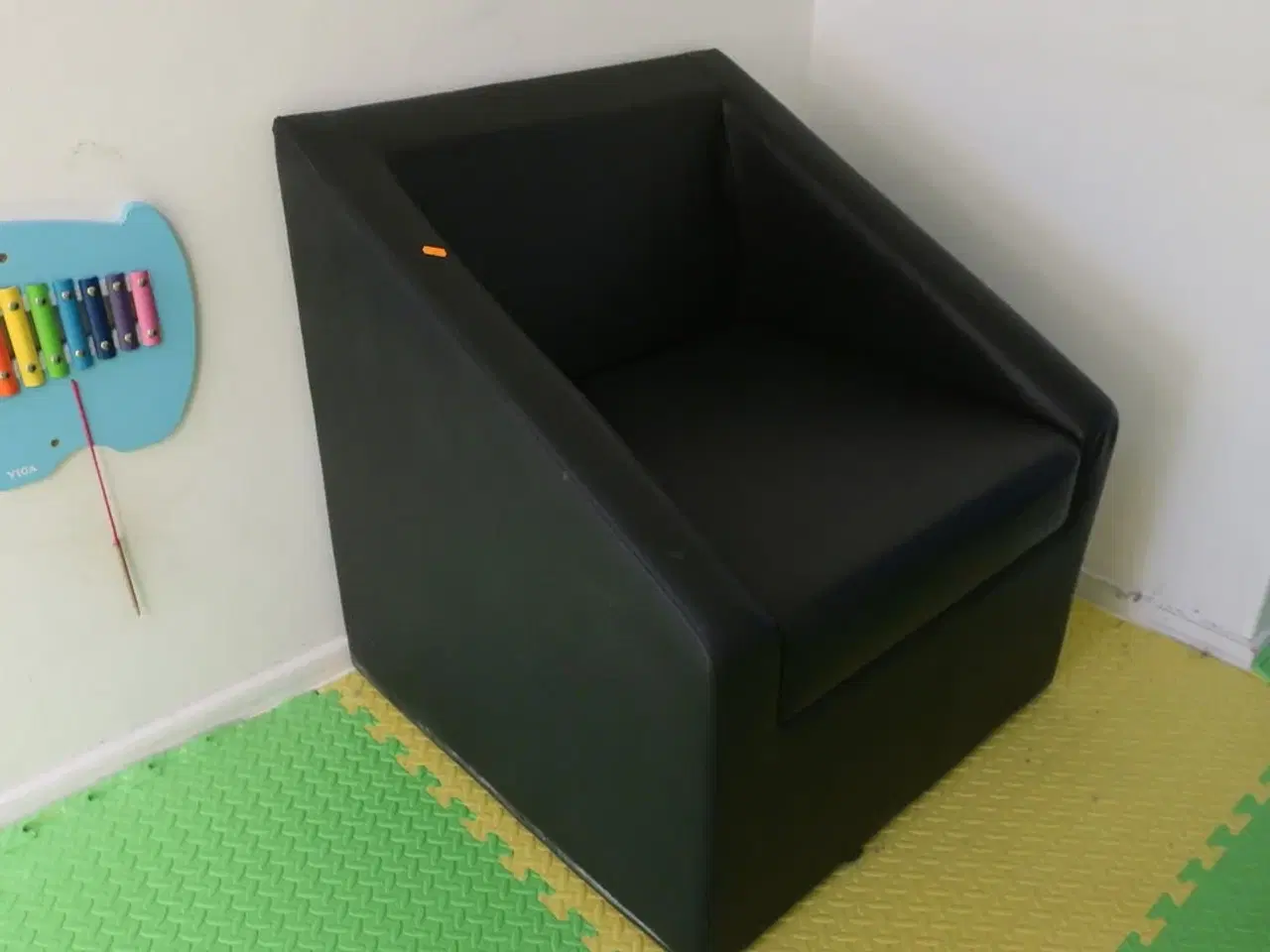 Billede 1 - Lænestol samt 2 stk. vægdekorationer