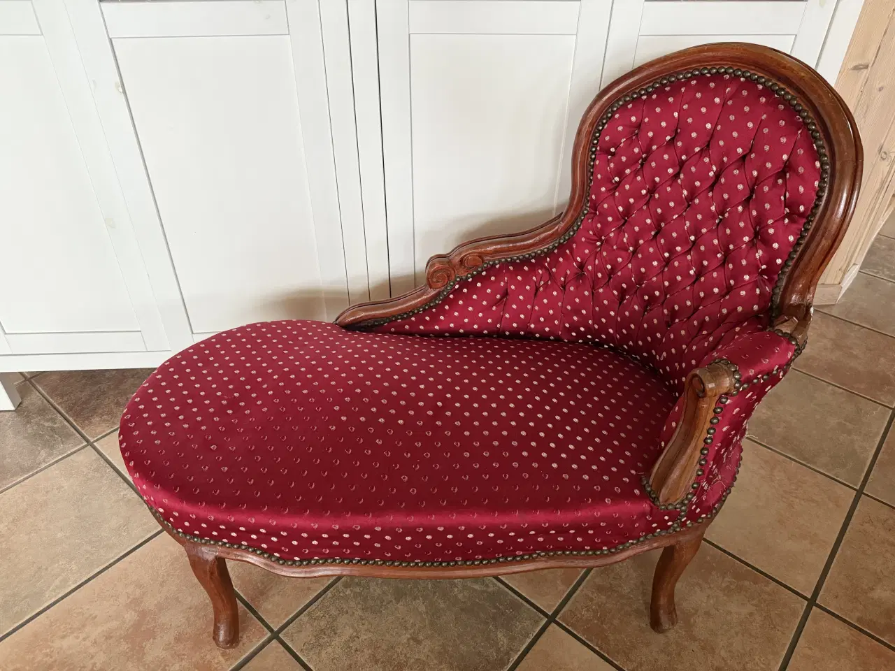 Billede 2 - Børne Antik chaise longue med rød polstring