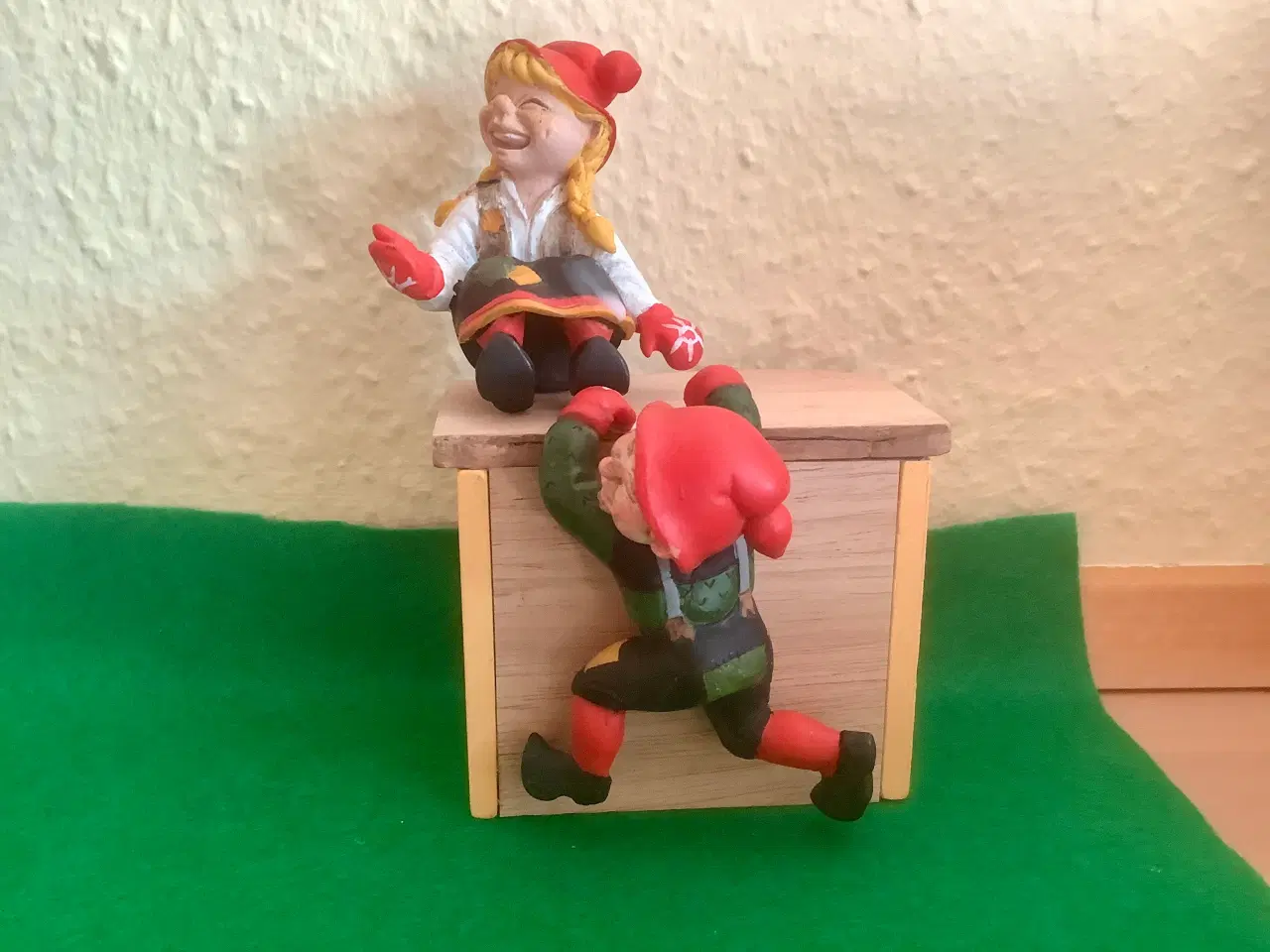 Billede 1 - Små nisser til pynt.