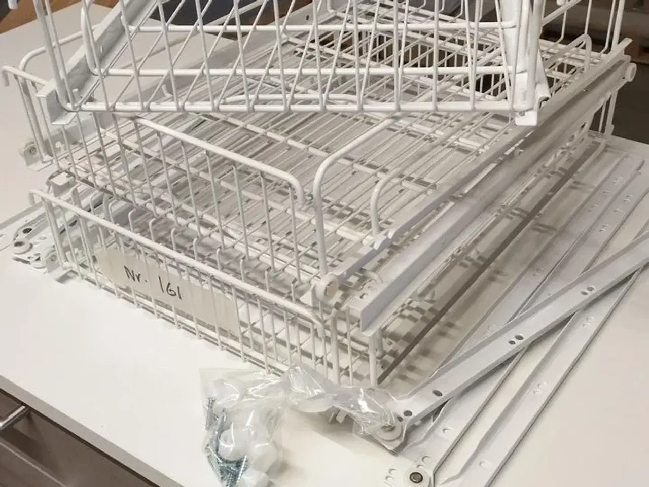 Billede 3 - 4 STK.  Hvide KVALITETS TRÅDKURV på rulleudtræk