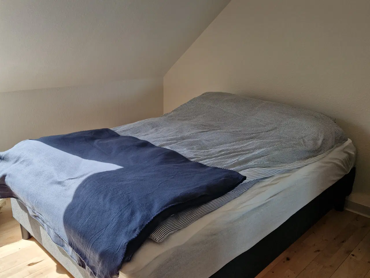 Billede 1 - Kontinental seng 140 × 200 cm