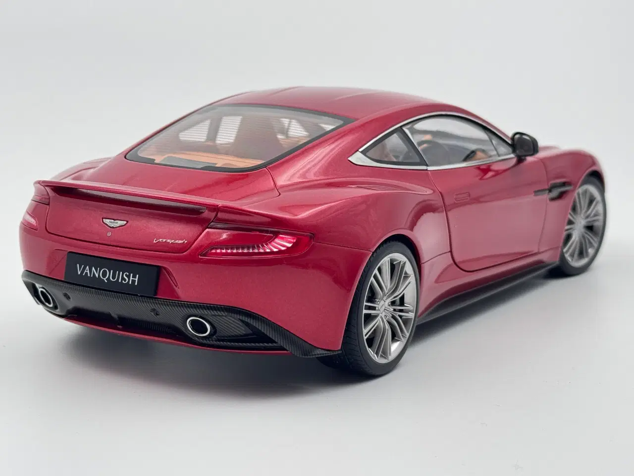 Billede 4 - AUTOart 2015 Aston Martin Vanquish 6.0 V12 1:18