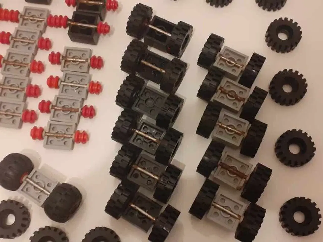 Billede 8 - LEGO stort sæt med hjul, gummidæk, aksler m.m.