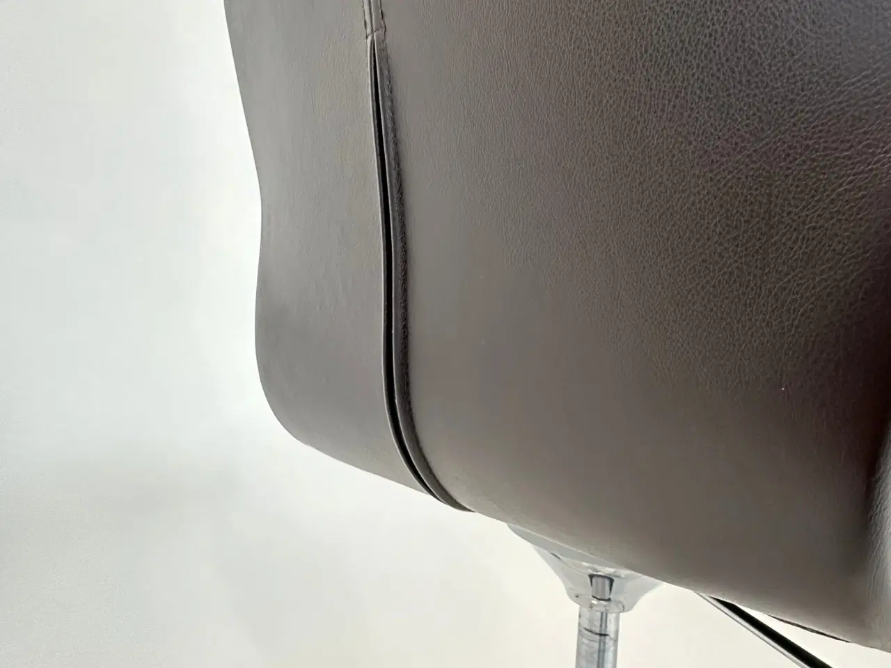 Billede 10 - Butterfly swivel fra Magnus Olesen (Brun kunstlæder)