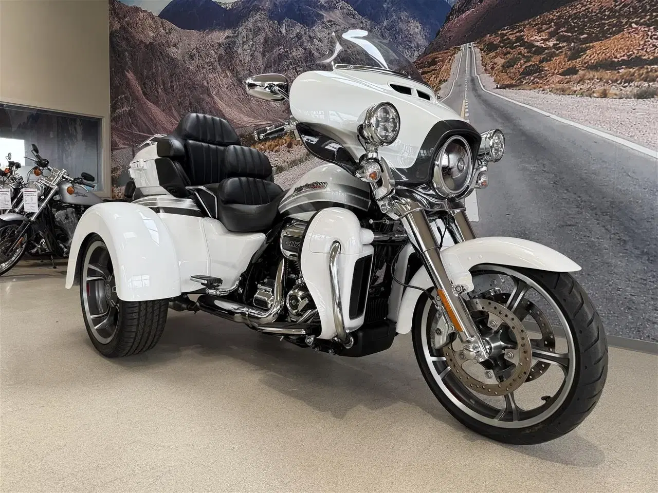 Billede 3 - Harley-Davidson FLHTCUTGSE Tri Glide Ultra CVO 117" Trike