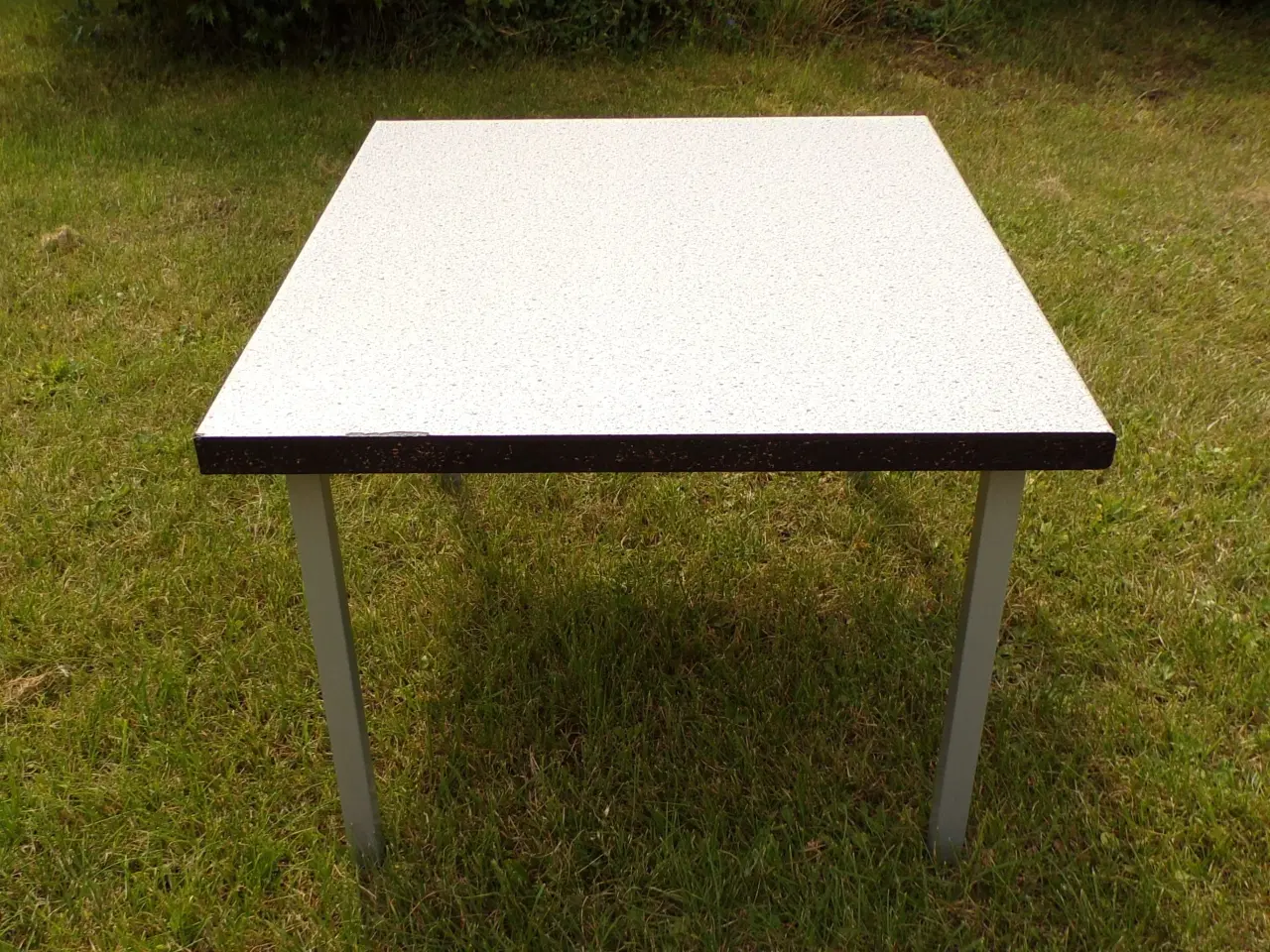 Billede 3 - NYT Børnebord Lys granit laminatbordplade