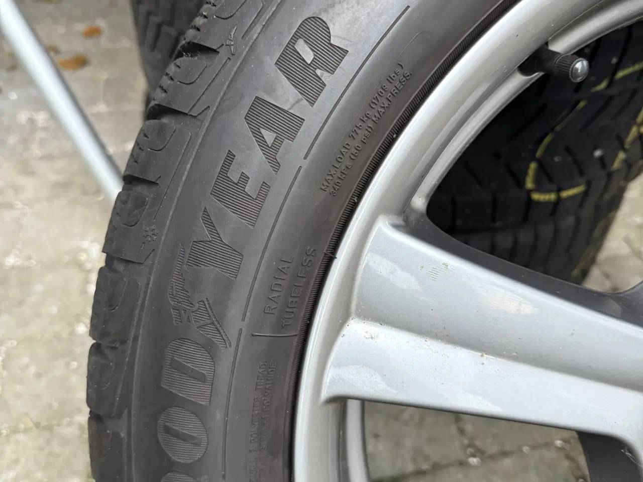 Billede 2 - 18” Alufælge med Vinterdæk