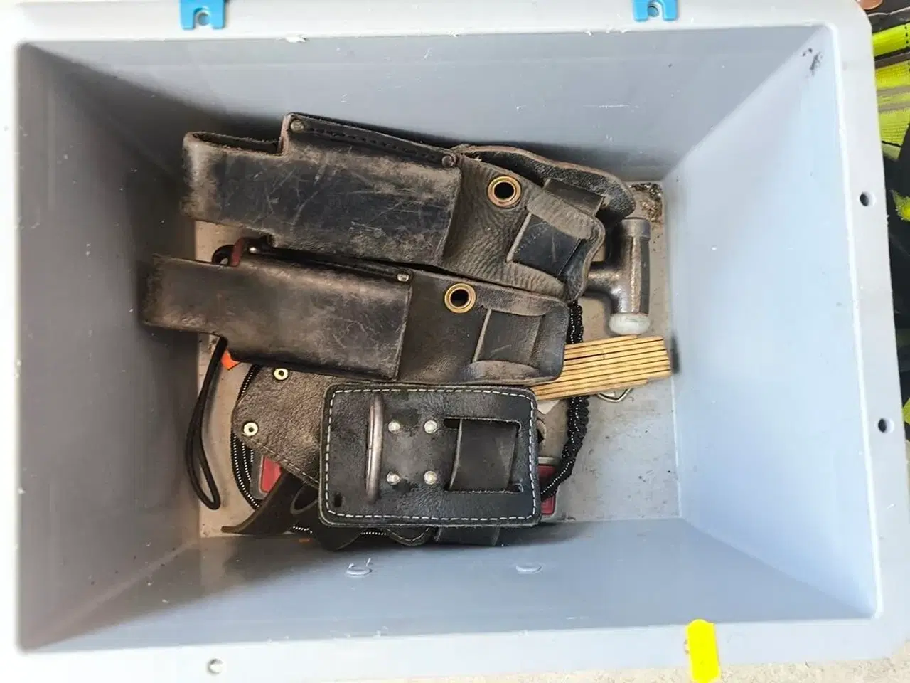 Billede 3 - Kasse m. sikringsgrej samt div.