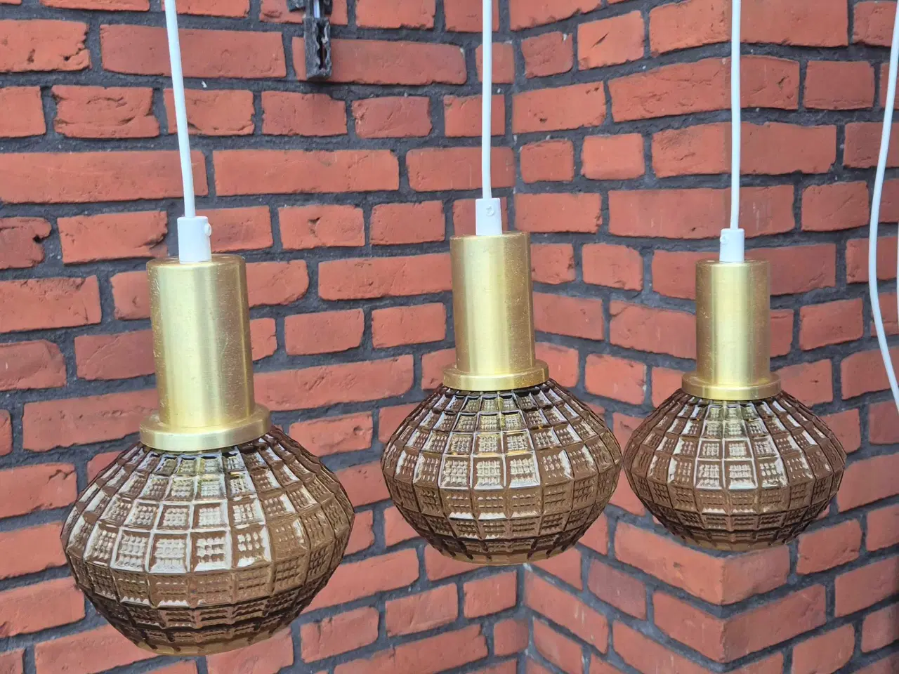 Billede 1 - Smukke retrolamper i ravfarvet glas