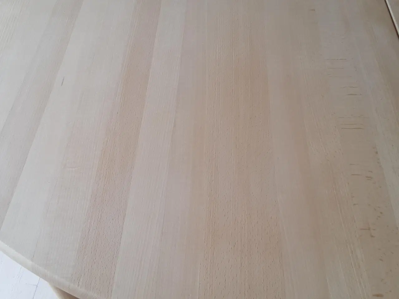 Billede 4 - spisebord sæbebehandlet bøg + 4 stole