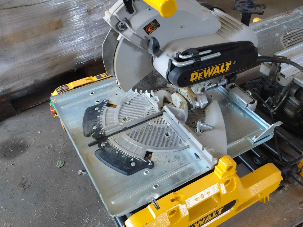 Billede 1 - Dewalt kap/geringsav 