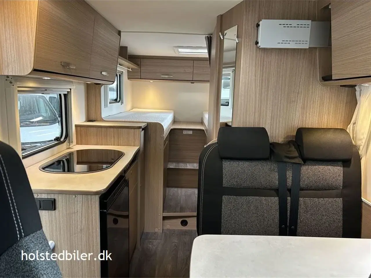 Billede 17 - 2021 - Carado V337   KM 21000 og 2 enkeltsenge.