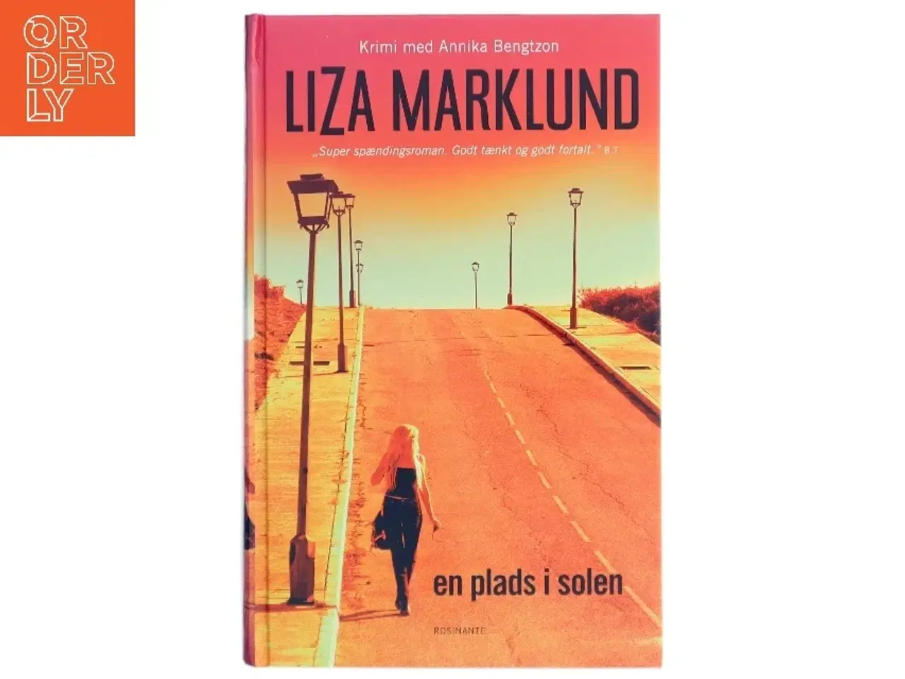 Billede 1 - En plads i solen : krimi af Liza Marklund (Bog)