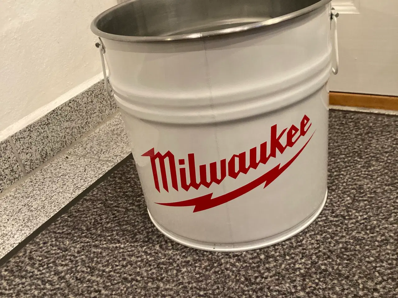 Billede 3 - Milwaukee skraldespand 