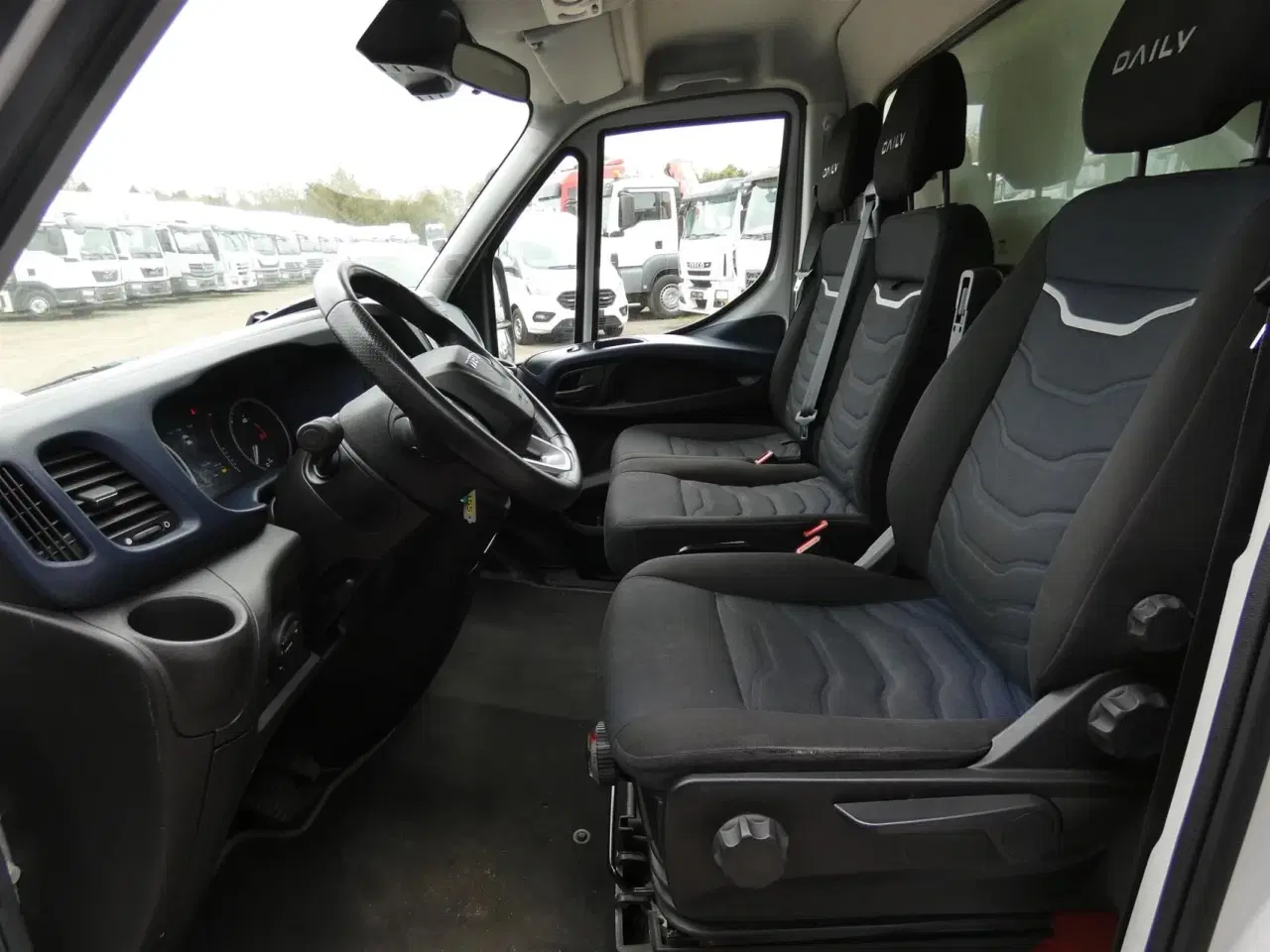 Billede 11 - Iveco Daily 35S16 4100mm 2,3 D m/Alukasse med lift Hi-Matic 156HK Ladv./Chas. 8g Aut.