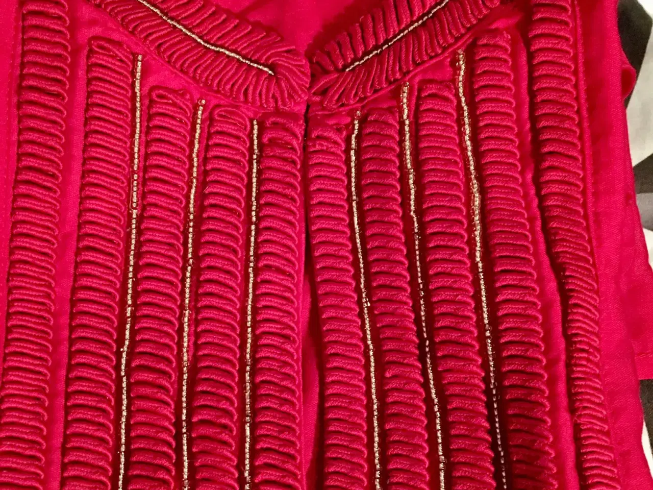 Billede 5 - Ubrugt rød bluse til salg