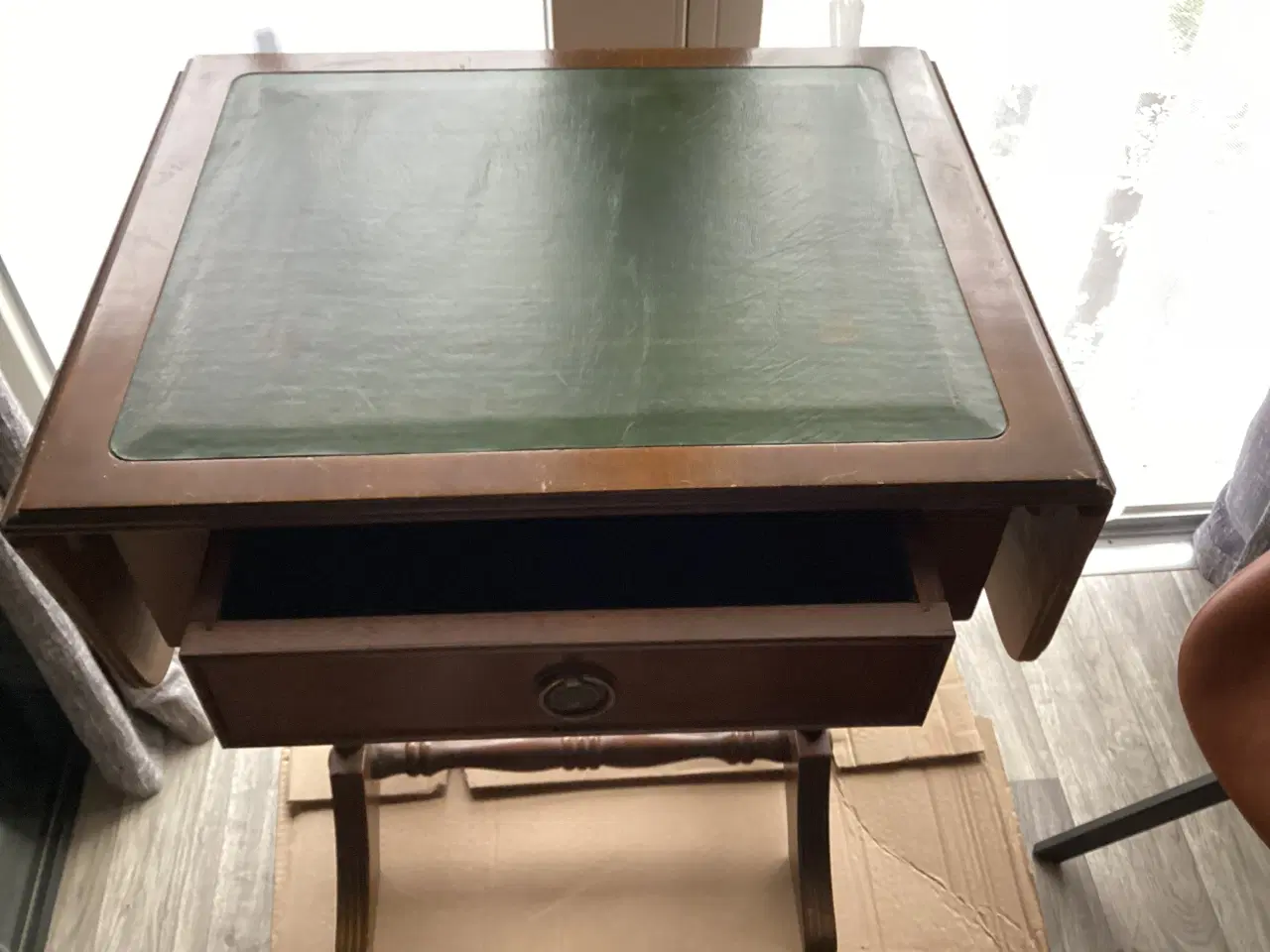 Billede 4 - Sybord/ sidebord meget gammel